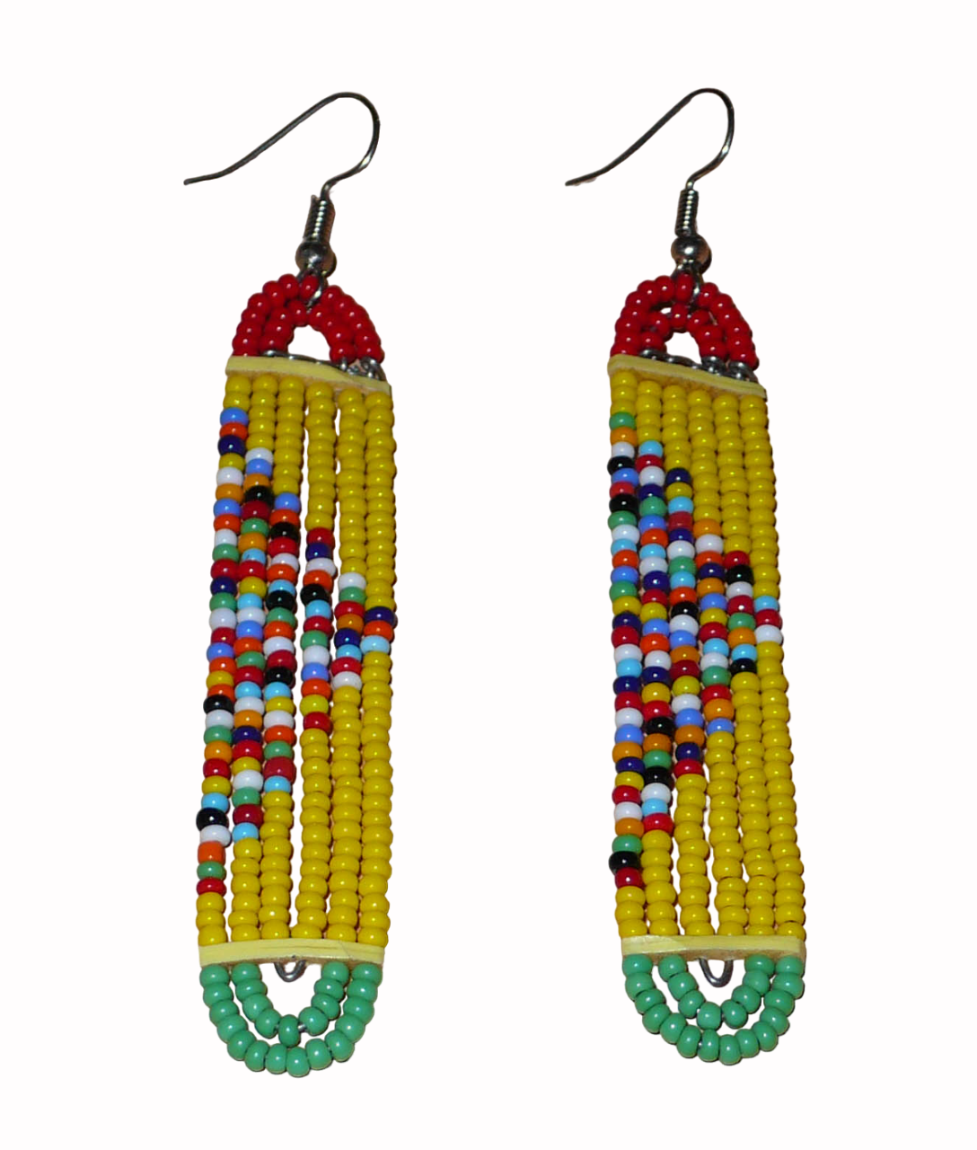 Longues boucles d'oreilles africaines multi-rangs composées de perles de rocaille jaunes, rouges, vertes et multicolores montées sur six rangées de fils de fer en forme de rectangles aux extrémités arrondies. 

Ces boucles d'oreilles à la mode kenyane et aux accents exotiques mesurent 9 cm de long et 1.5 cm de large ; elles se portent avec des crochets en acier inoxydable sur des oreilles percées.