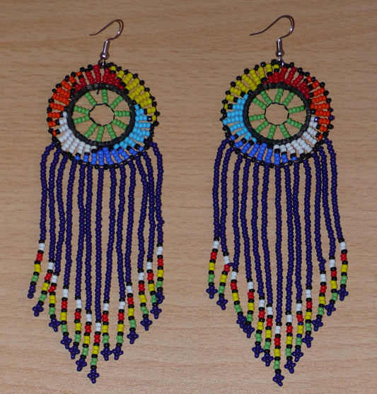 Boucles d'oreilles africaines traditionnelles bleu marine et multicolores à franges