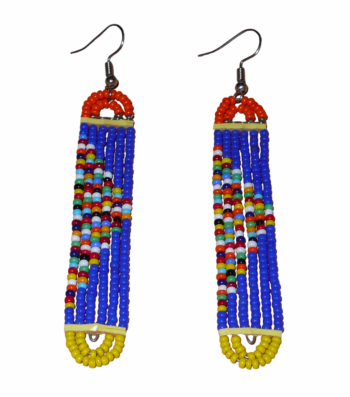 Longues boucles d'oreilles africaines à la mode kenyane composées de petites perles de rocaille bleues, orange, jaunes et multicolores glissées sur six rangées de fils de fer de forme rectangulaire aux extrémités arrondies. 

Ces boucles d'oreilles colorées mesurent 9,5 cm de long et 1,5 cm de large ; elles se portent avec des crochets en acier inoxydable sur des oreilles percées.