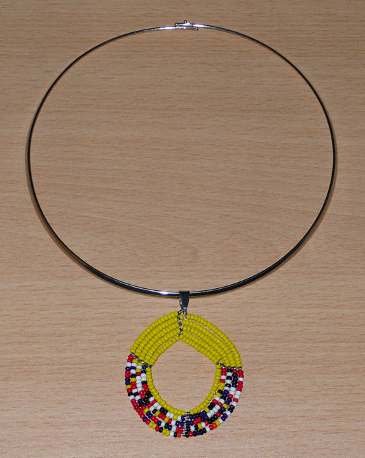 Collier ethnique avec pendentif jaune et multicolore