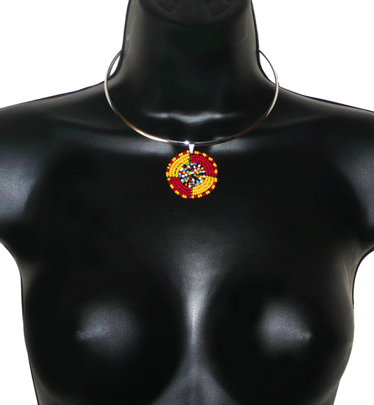 Collier ethnique jaune-rouge et multicolore