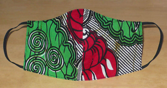 Masque facial en tissu africain en coton imprimé de motifs verts, rouges, noirs et blancs ; il se porte avec des élastiques. En vue d'une utilisation éco-responsable, ce masque est lavable et réutilisable.

Léger à porter, ce masque mesure 21 cm de long, et 40 cm en comptant les élastiques ; il a une hauteur de 12 cm (du haut du nez jusqu'au menton) et une largeur sur les côtés de 8 cm.

Unisexe, il peut être porté par une femme ou par un homme.