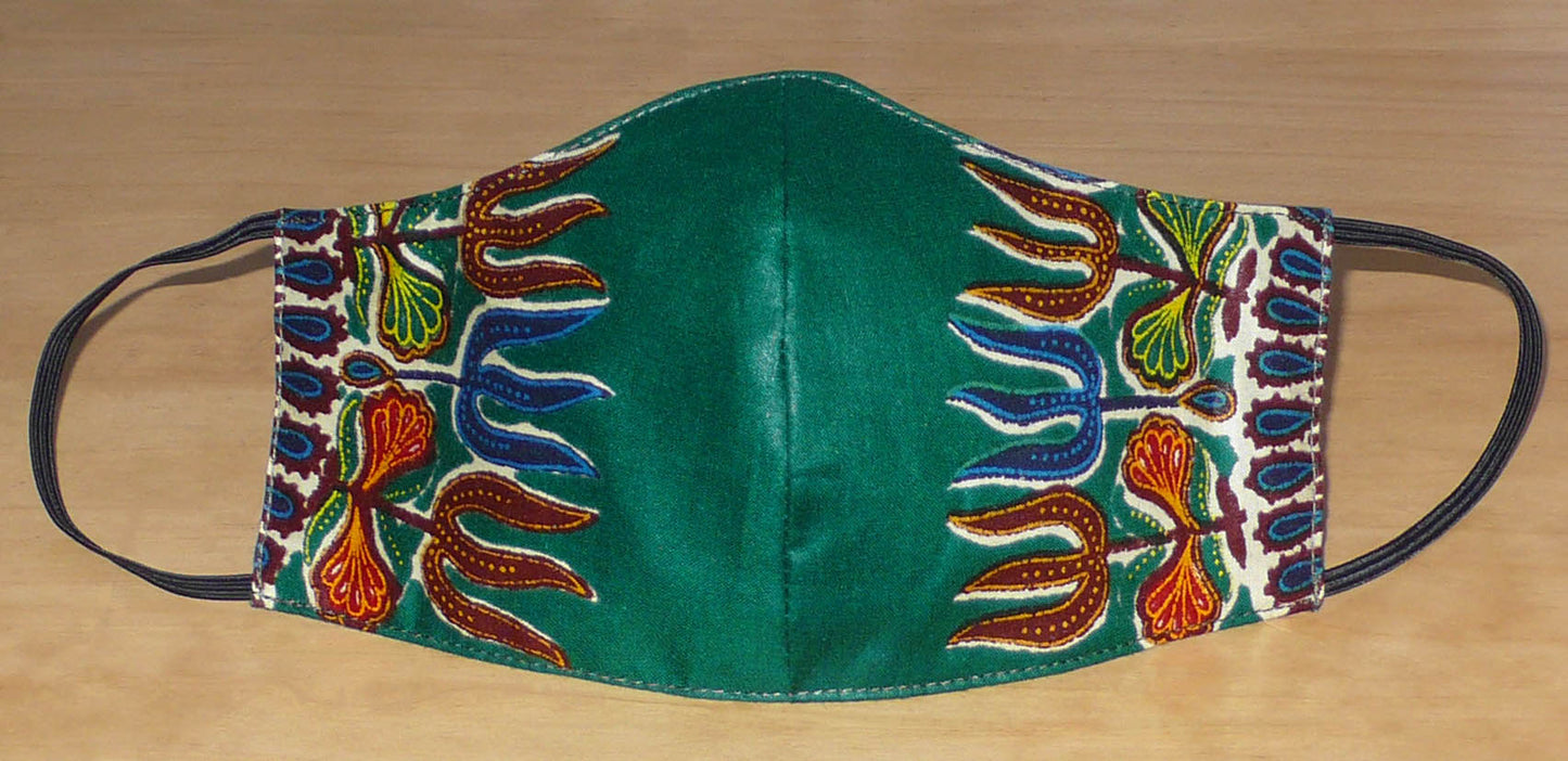 Masque en tissu africain vert et multicolore