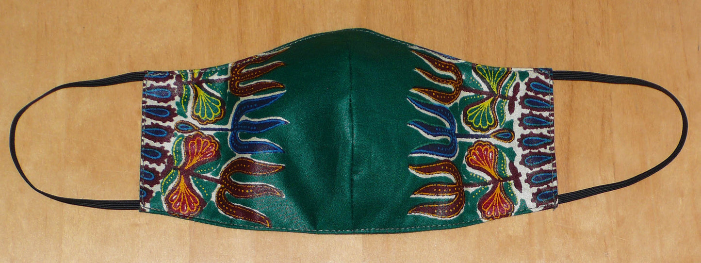 Masque en tissu africain vert et multicolore